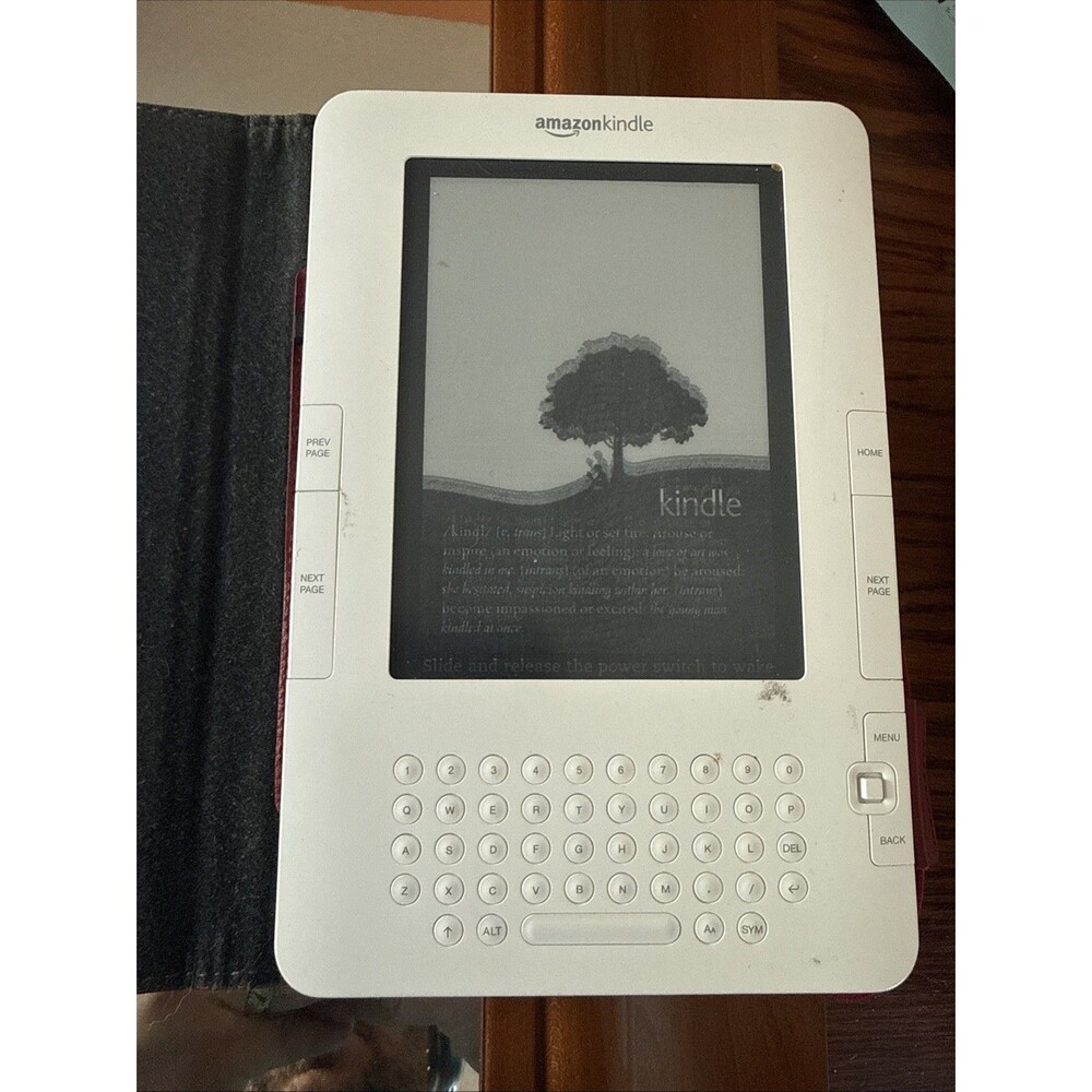 Amazon Kindle 2nd Generation D00701 With Case Bundle Preowned - Working